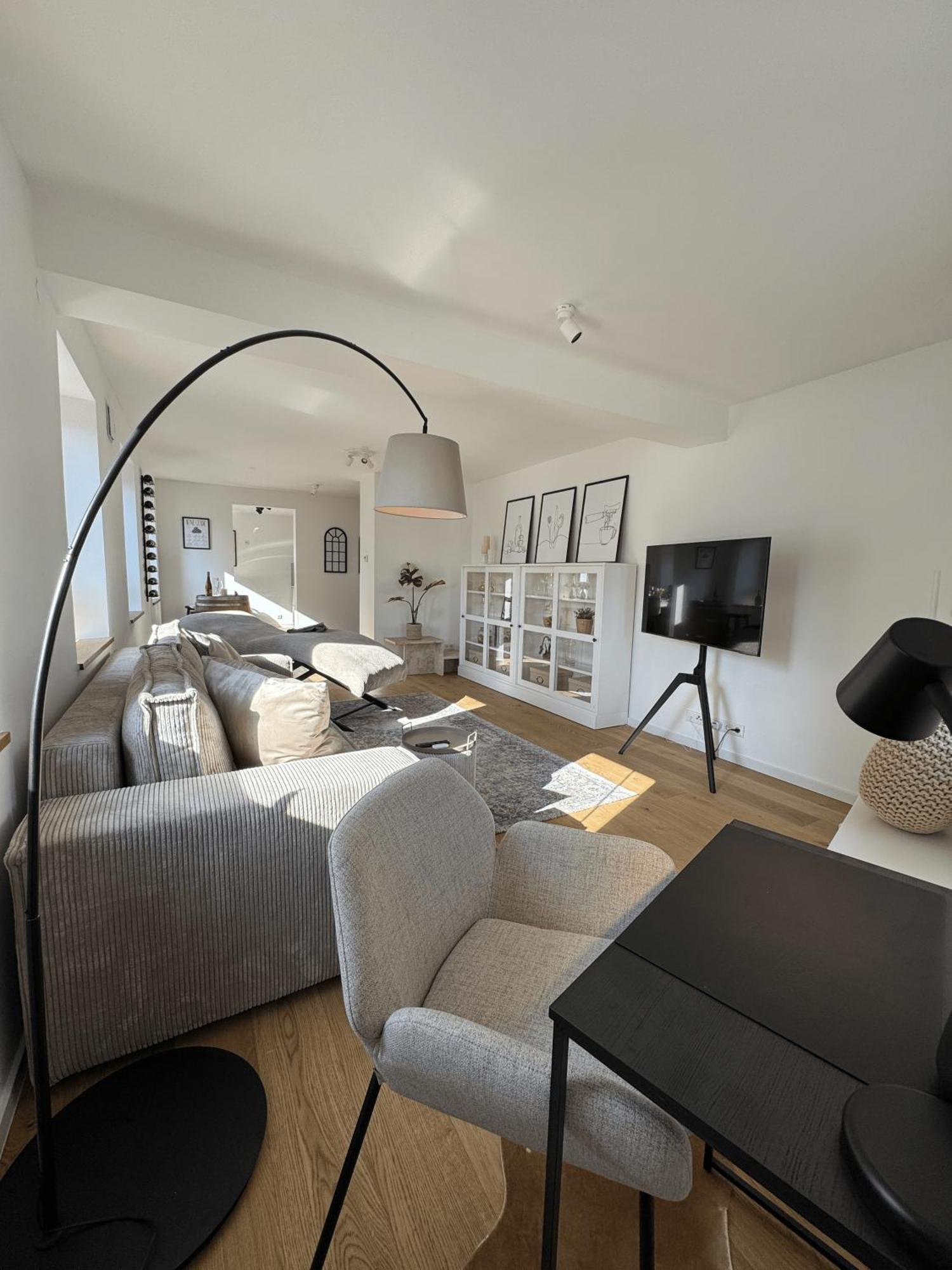 Weinzeit13 Apartment นอยชตัดท์ อัน แดร์ ไวน์ชตราเซอ ภายนอก รูปภาพ